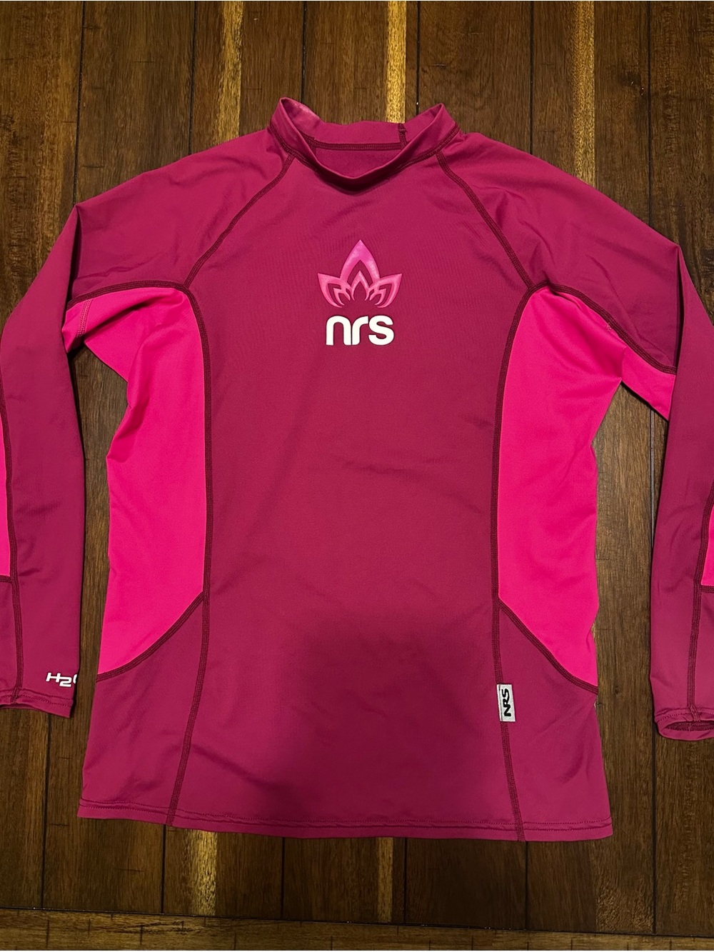 NRS Women's Magenta & Bright Pink Long-Sleeve Rash Guard